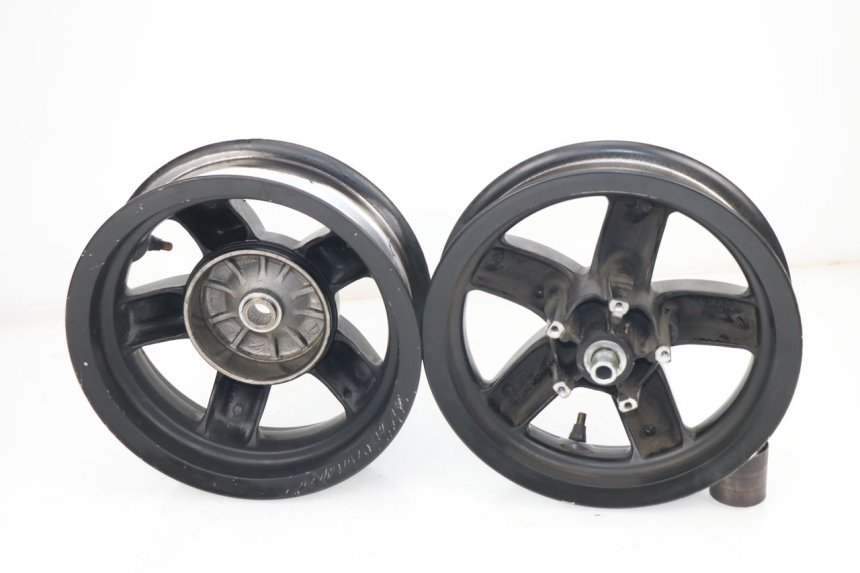 photo de PAR LLANTAS PIAGGIO ZIP 2T 50 (2009 - 2019) - Recambio usado revisado