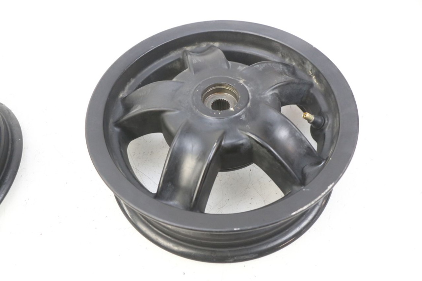 photo de PAR LLANTA PIAGGIO ZIP 4T 50 (2018 - 2020) - Primer plano técnico