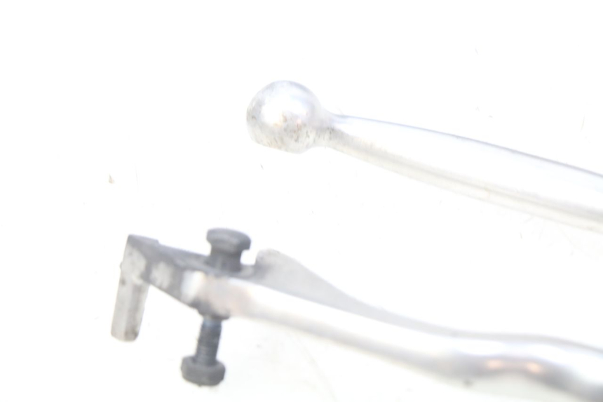 photo de PAR DE PALANCA DE FRENO SUZUKI BURGMAN 125 (2007 - 2014) - Detalles de los puntos de fijación