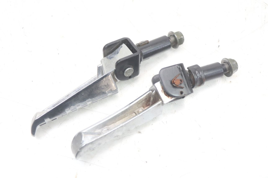 photo de PAR SOPORTE ESTRIBERA TRASERO  MASH LEGEND'R 4T 50 (2021 - 2025) - Primer plano técnico