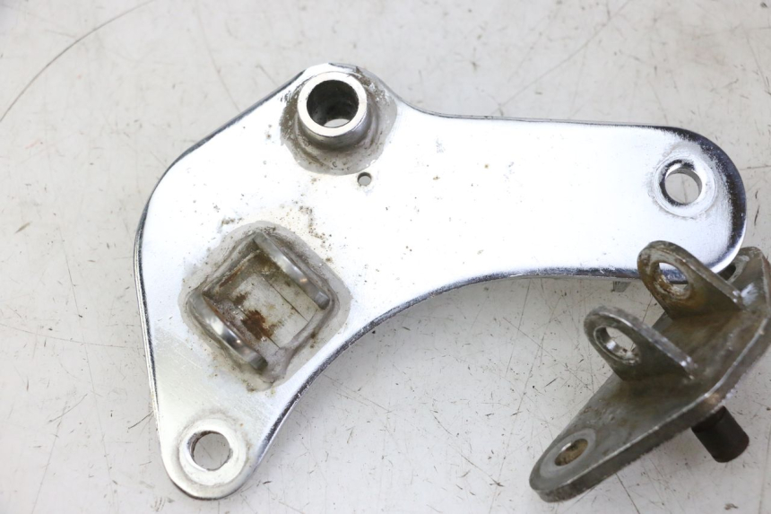 photo de PAR SOPORTE ESTRIBERA DELANTERO HYOSUNG GV AQUILA 125 (2000 - 2009) - Detalle de la pieza