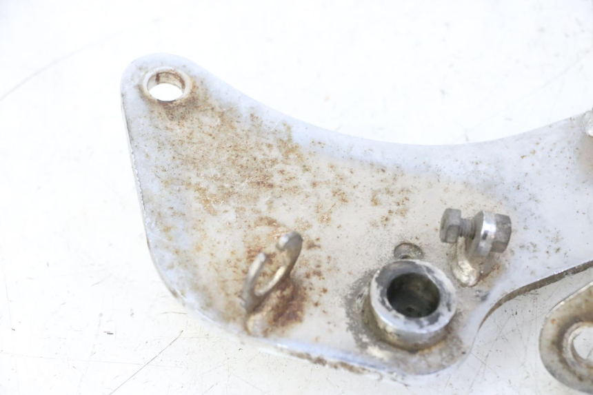 photo de PAR SOPORTE ESTRIBERA DELANTERO HYOSUNG GV AQUILA 125 (2000 - 2009) - Otra perspectiva