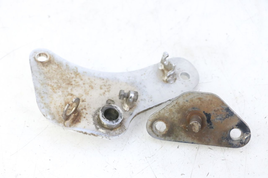 photo de PAR SOPORTE ESTRIBERA DELANTERO HYOSUNG GV AQUILA 125 (2000 - 2009) - Primer plano técnico