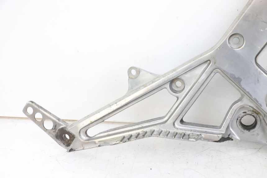 photo de PAR PLATINA DELANTERA DEL PIE YAMAHA FJ 3CX 1200 (1986 - 1996) - Características distintivas