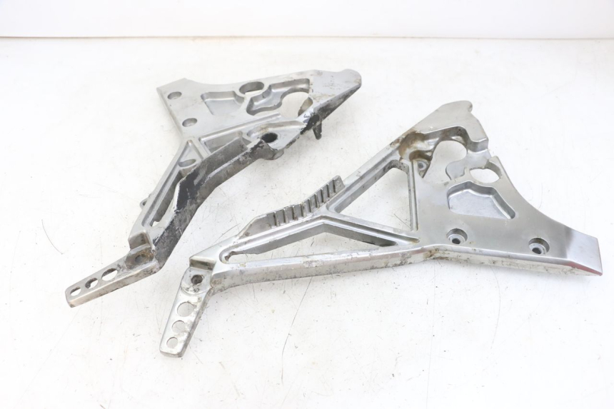 photo de PAR PLATINA DELANTERA DEL PIE YAMAHA FJ 3CX 1200 (1986 - 1996) - Detalles de los puntos de fijación
