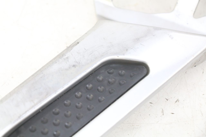 photo de PAR PLATINA DELANTERA DEL PIE YAMAHA FJR ABS 1300 (2006 - 2012) - Características distintivas