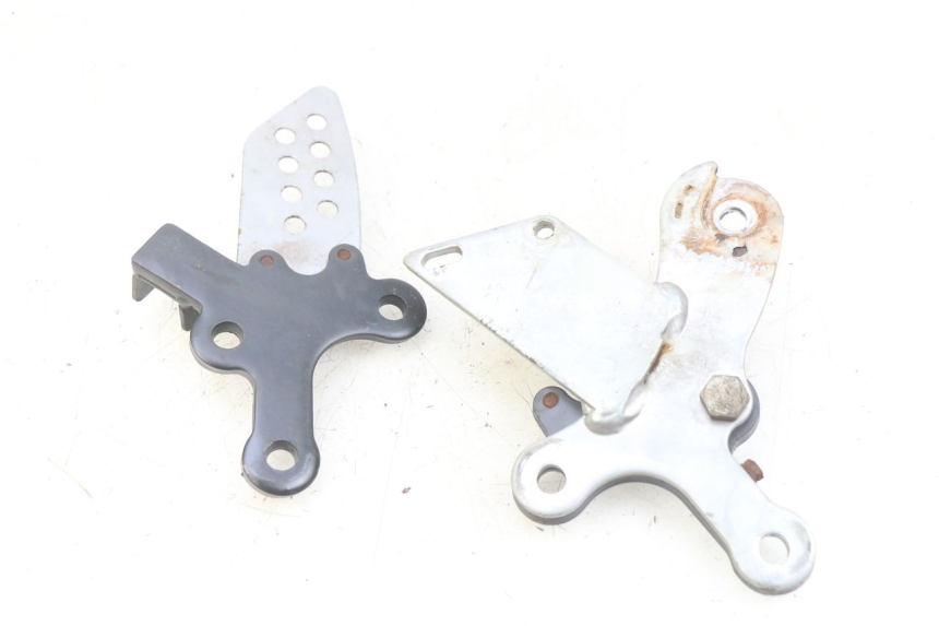 photo de PAR PLATINA DELANTERA DEL PIE YAMASAKI RAPTOR 50 (2013 - 2018) - Primer plano técnico