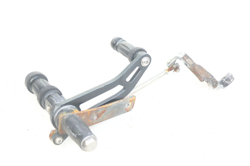 photo de PAR PLATINA DELANTERA DEL PIE DAELIM VL DAYSTAR 125 (2000 - 2011) - Detalles de los puntos de fijación