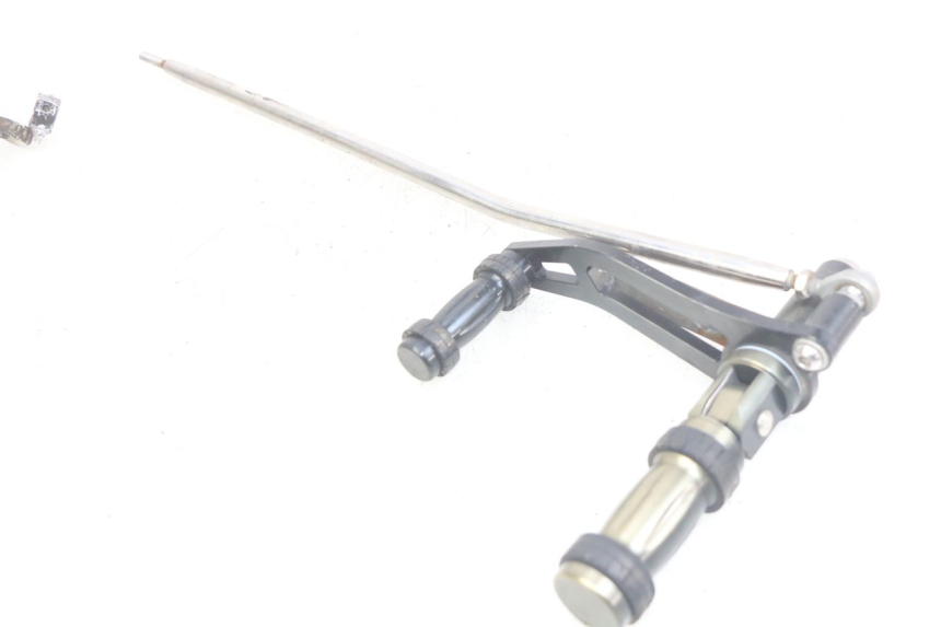 photo de PAR PLATINA DELANTERA DEL PIE DAELIM VL DAYSTAR 125 (2000 - 2011) - Estado de la superficie y material