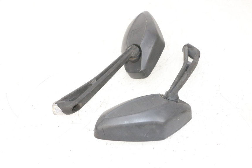 photo de RETROVISORES JM MOTORS GTS 125 (2015 - 2019) - Primer plano técnico