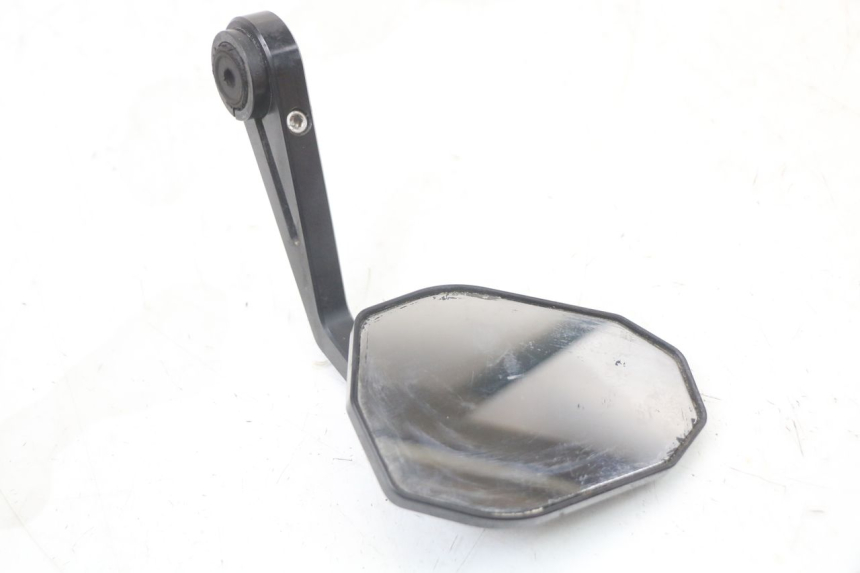 photo de RETROVISORES SUZUKI GSR 750 (2011 - 2017) - Estado de la superficie y material