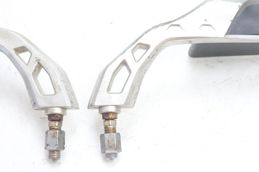 photo de RETROVISORES YAMAHA XJR 1300 (1998 - 2002) - Primer plano de alta resolución