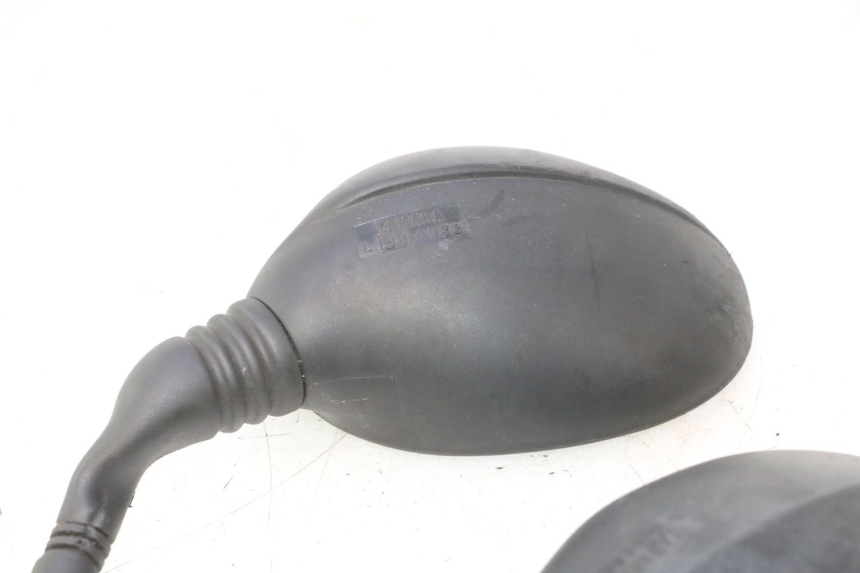 photo de RETROVISORES YAMAHA YP MAJESTY 125 (1998 - 2001) - Primer plano de alta resolución