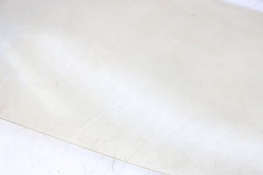 photo de PARABRISAS SUZUKI BURGMAN 125 (2007 - 2014) - Primer plano de alta resolución