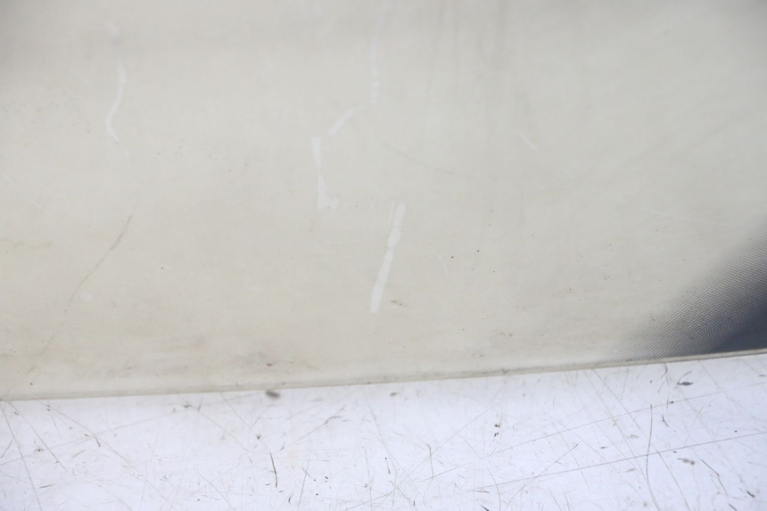 photo de PARABRISAS SUZUKI BURGMAN 125 (2007 - 2014) - Enfoque en la estructura