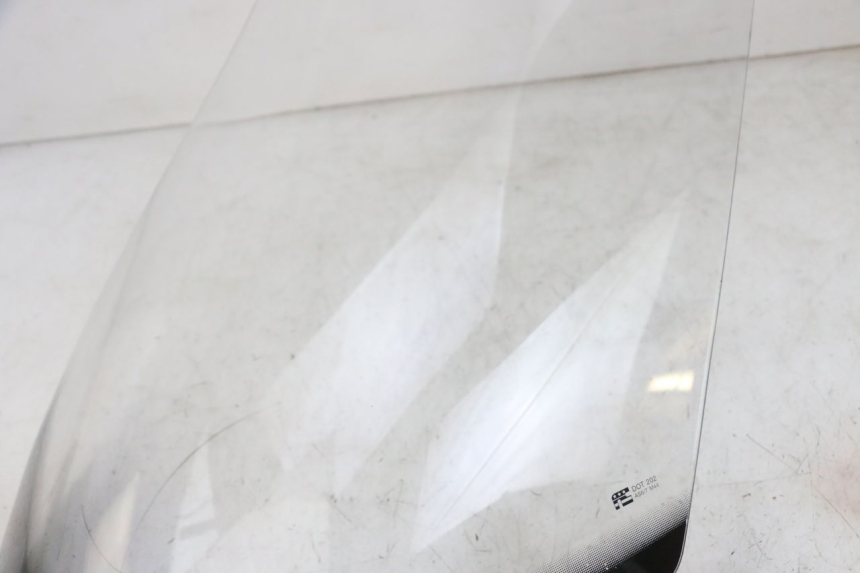 photo de PARABRISAS SUZUKI BURGMAN 125 (2007 - 2014) - Detalle de la pieza