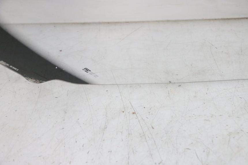 photo de PARABRISAS SUZUKI BURGMAN 125 (2007 - 2014) - Primer plano de alta resolución