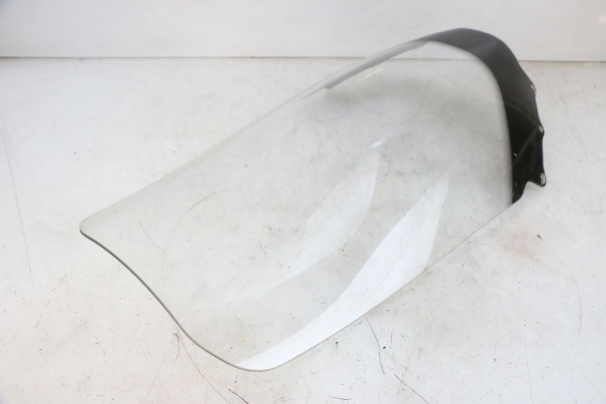 photo de PARABRISAS SUZUKI BURGMAN 125 (2007 - 2014) - Detalles de los puntos de fijación