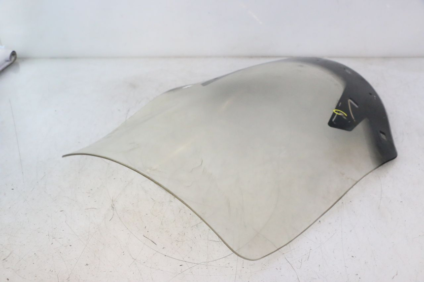 photo de PARABRISAS SUZUKI BURGMAN EXECUTIVE ABS 650 (2006 - 2012) - Primer plano de alta resolución