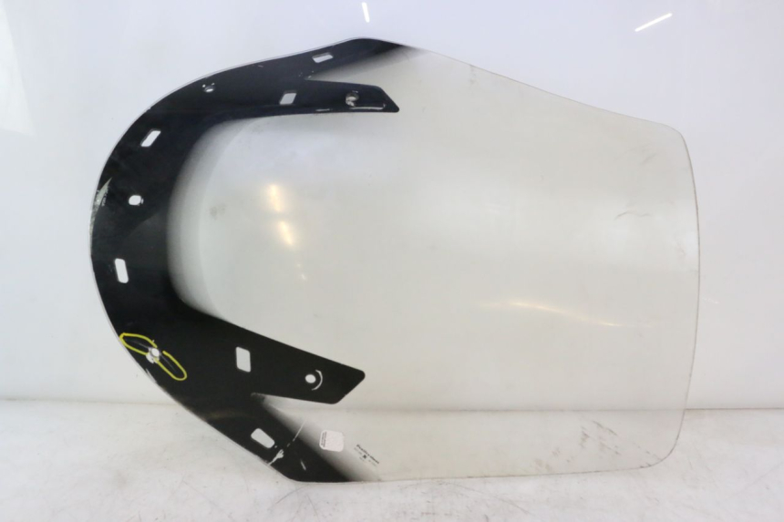 photo de PARABRISAS SUZUKI BURGMAN EXECUTIVE ABS 650 (2006 - 2012) - Enfoque en la estructura