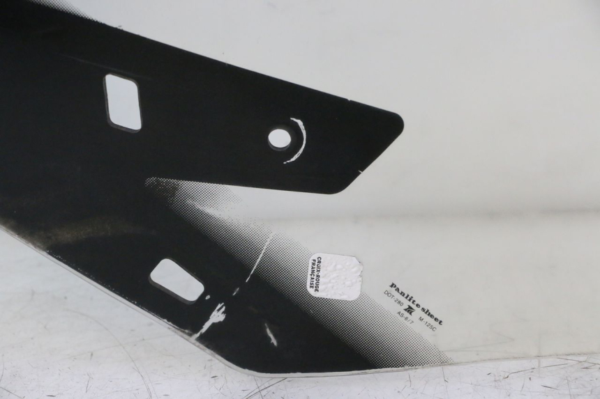 photo de PARABRISAS SUZUKI BURGMAN EXECUTIVE ABS 650 (2006 - 2012) - Primer plano técnico