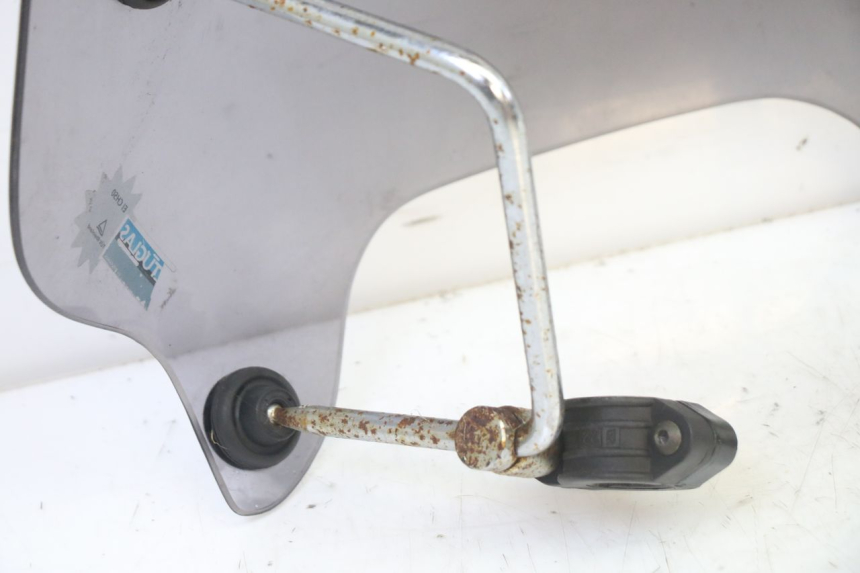 photo de PARABRISAS APRILIA CLASSIC 125 (1995 - 2001) - Detalles de los puntos de fijación