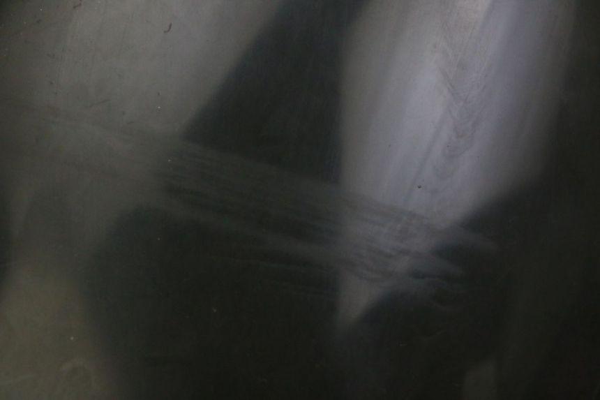 photo de PARABRISAS PEUGEOT ELYSTAR 50 (2002 - 2014) - Primer plano de alta resolución