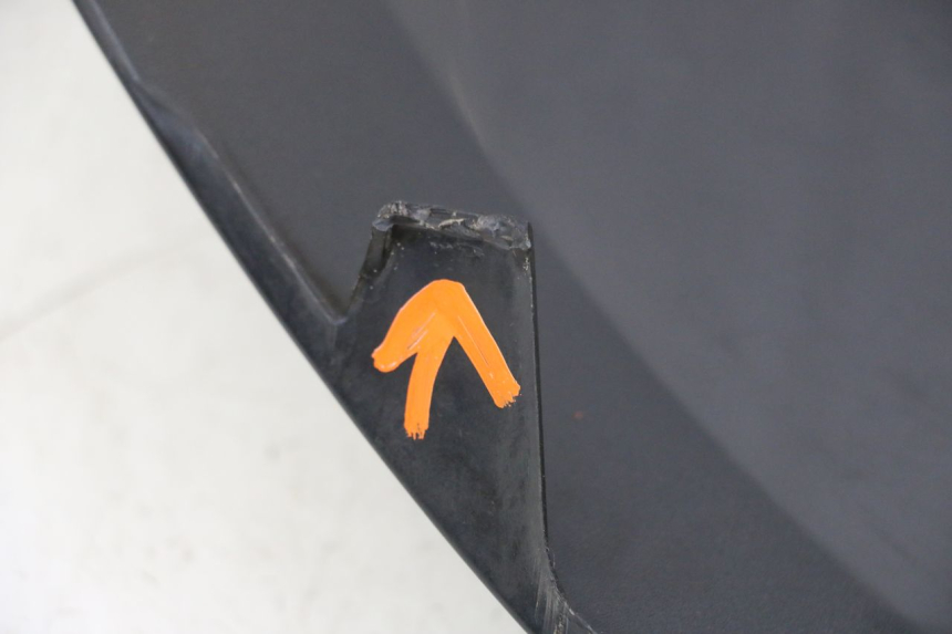 photo de PARABRISAS PEUGEOT ELYSTAR 50 (2002 - 2014) - Enfoque en la estructura