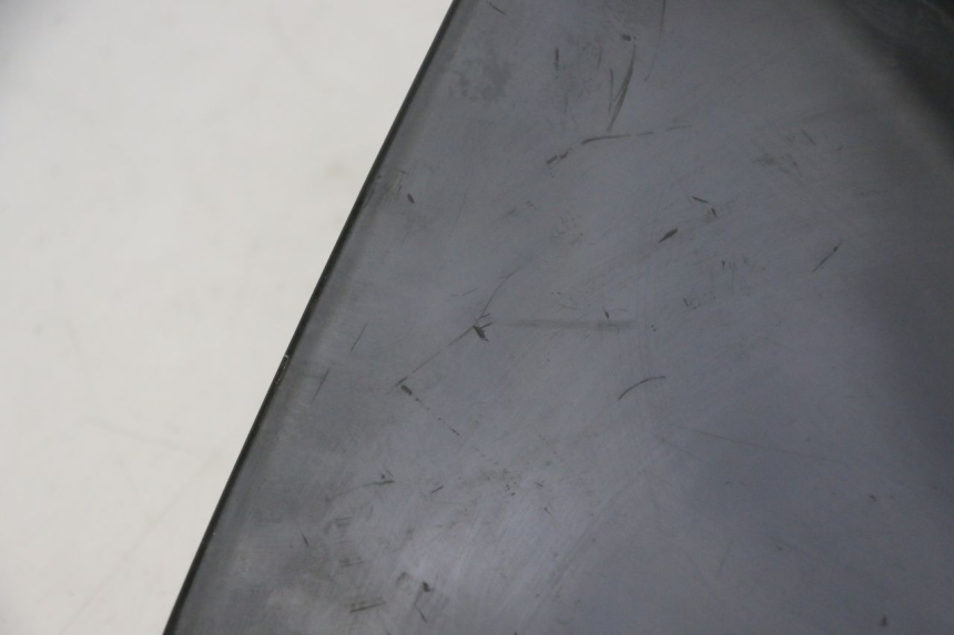 photo de PARABRISAS PEUGEOT ELYSTAR 50 (2002 - 2014) - Detalles de los puntos de fijación