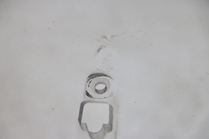 photo de PARABRISAS YAMAHA FJR ABS 1300 (2006 - 2012) - Detalles de los puntos de fijación