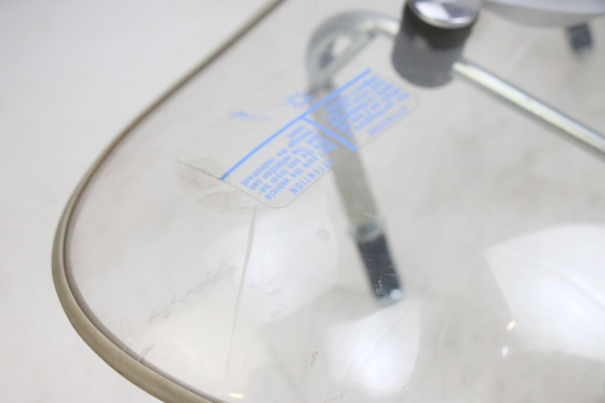 photo de PARABRISAS PIAGGIO FLY 125 (2005 - 2012) - Detalles de los puntos de fijación