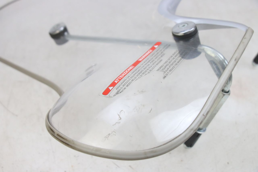 photo de PARABRISAS PIAGGIO FLY 125 (2005 - 2012) - Estado de la superficie y material