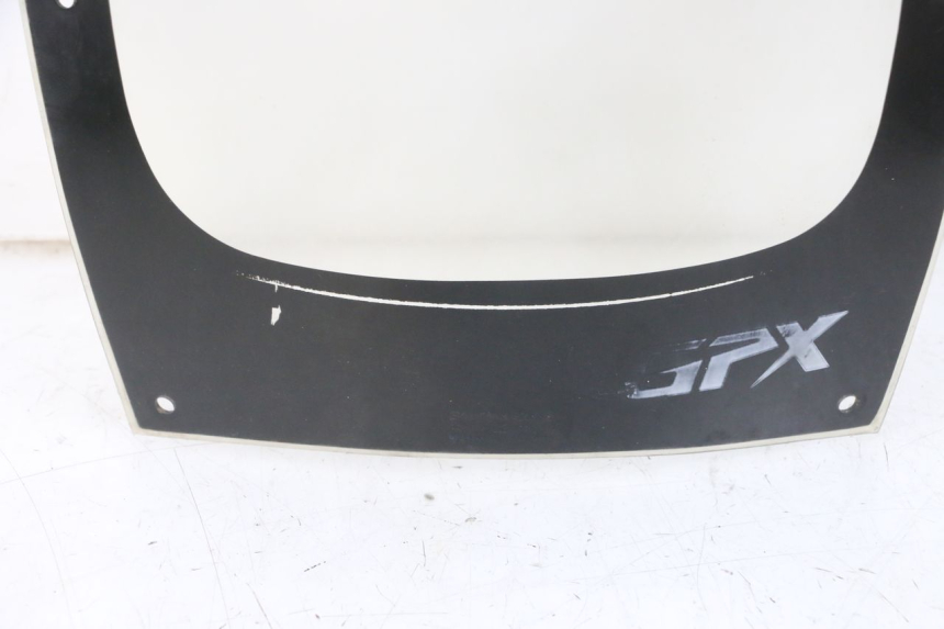 photo de PARABRISAS KAWASAKI GPX R WARBIRD 600 (1988 - 1993) - Primer plano de alta resolución