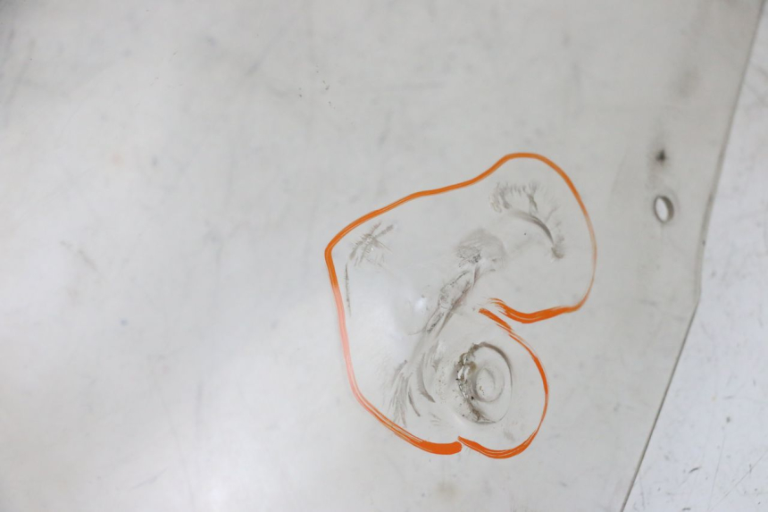 photo de PARABRISAS KAWASAKI GPZ RX 1000 (1986 - 1988) - Detalles de los puntos de fijación