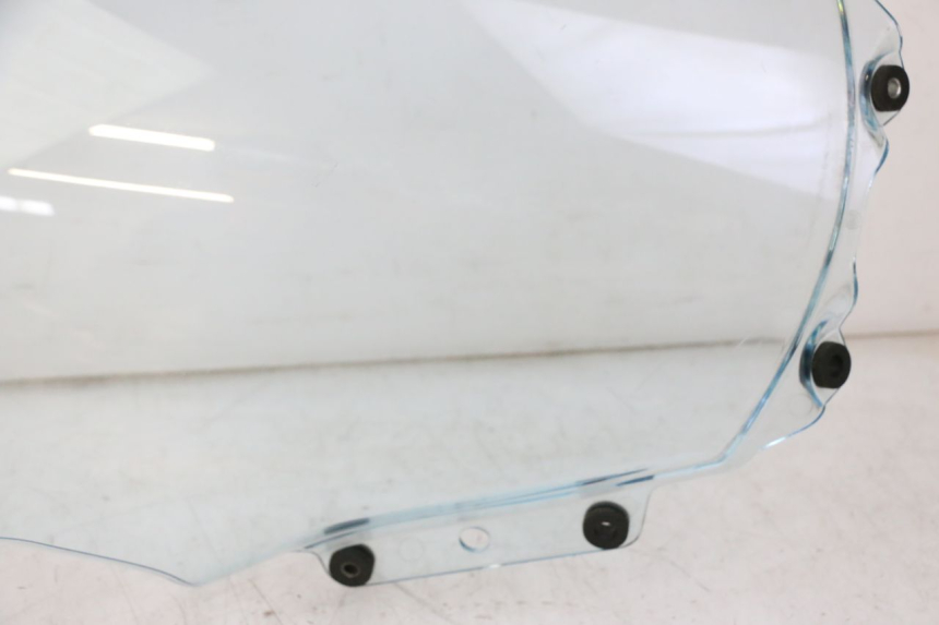 photo de PARABRISAS PIAGGIO MP3 LT 300 (2010 - 2016) - Zoom sobre los componentes