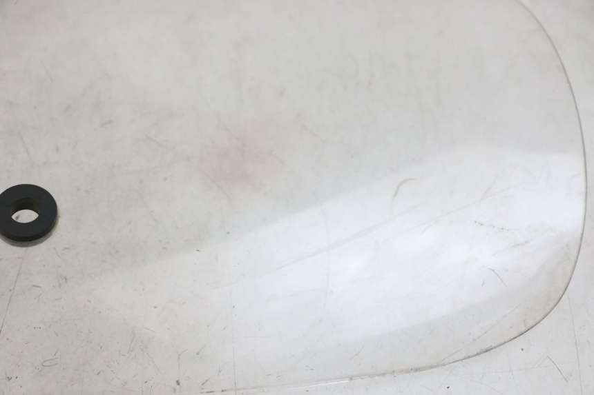 photo de PARABRISAS PIAGGIO MP3 RL 250 (2006 - 2010) - Detalles de los puntos de fijación