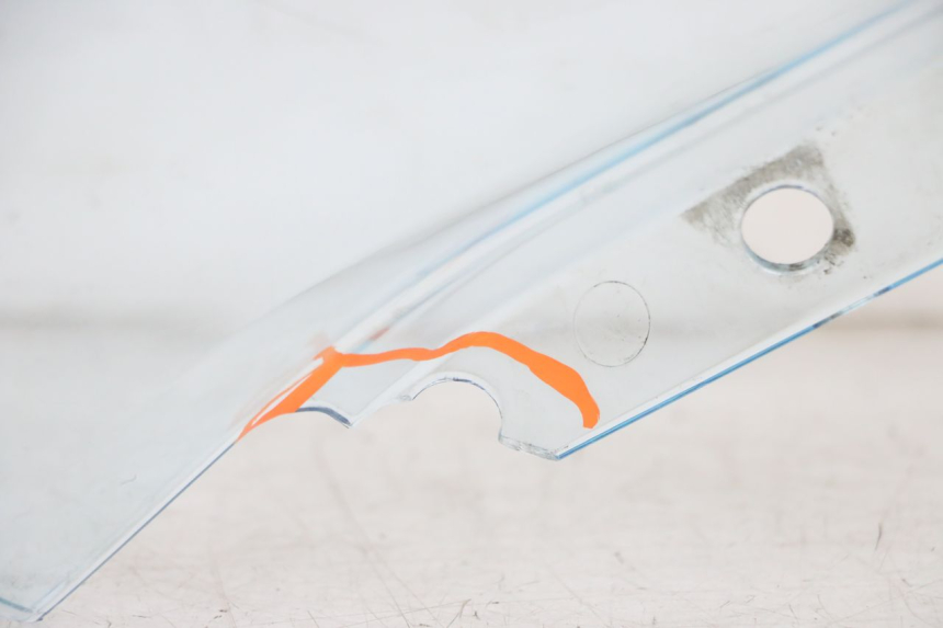 photo de PARABRISAS PIAGGIO MP3 125 (2006 - 2014) - Inspección visual detallada