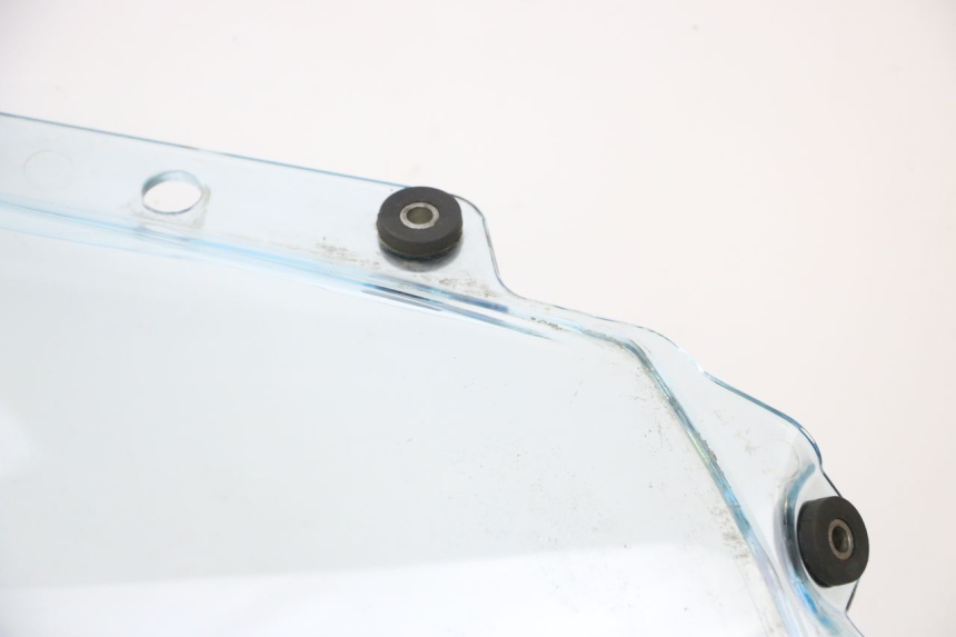 photo de PARABRISAS PIAGGIO MP3 125 (2006 - 2014) - Enfoque en la estructura