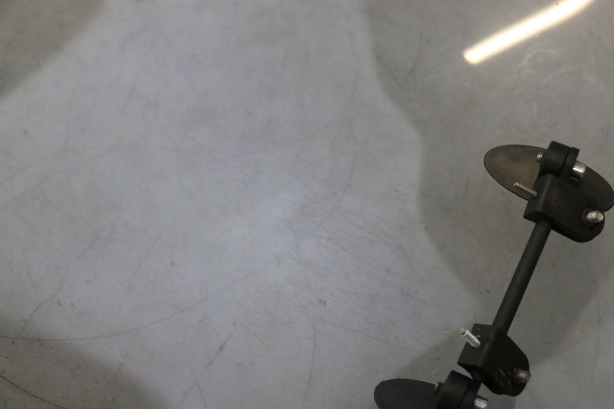 photo de PARABRISAS PIAGGIO MP3 500 (2016 - 2018) - Detalles de los puntos de fijación