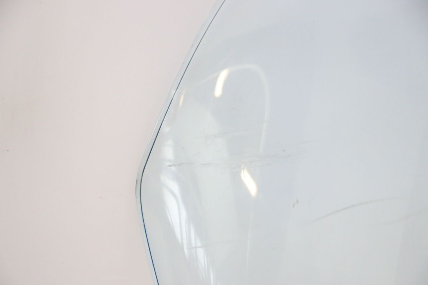 photo de PARABRISAS PIAGGIO MP3 125 (2006 - 2014) - Enfoque en la estructura