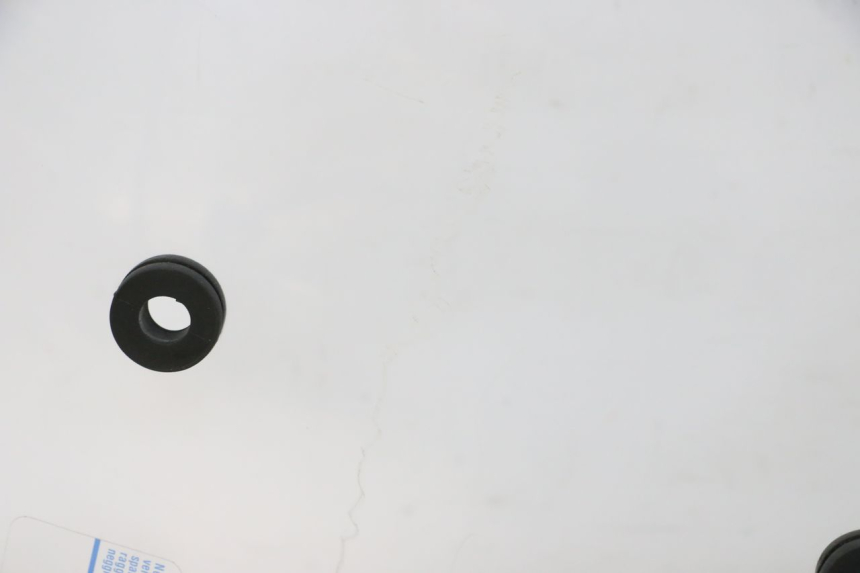 photo de PARABRISAS PIAGGIO NRG POWER PUREJET 50 (2018 - 2021) - Zoom sobre los componentes