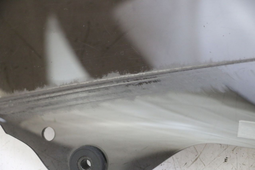 photo de PARABRISAS PEUGEOT SATELIS 125 (2013 - 2018) - Zoom sobre los componentes