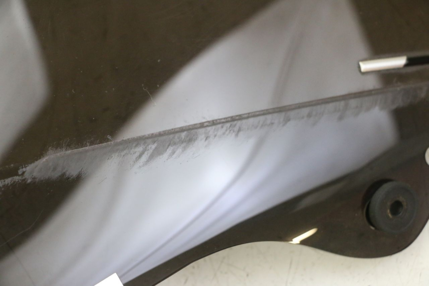 photo de PARABRISAS PEUGEOT SATELIS 125 (2013 - 2018) - Primer plano de alta resolución