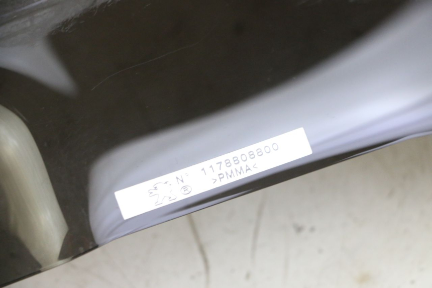 photo de PARABRISAS PEUGEOT SATELIS 125 (2013 - 2018) - Inspección visual detallada