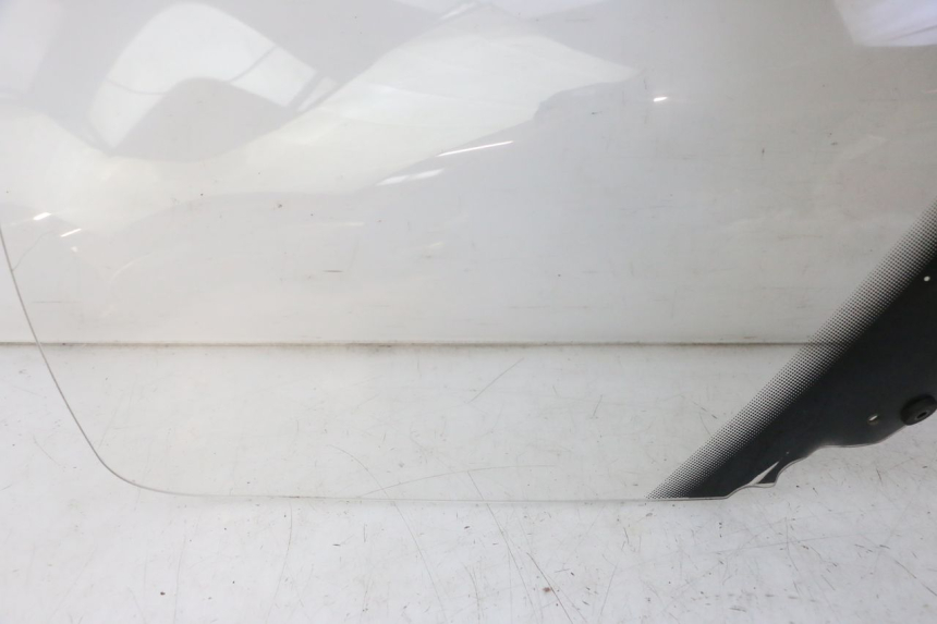 photo de PARABRISAS PEUGEOT SATELIS 125 (2010 - 2012) - Zoom sobre los componentes