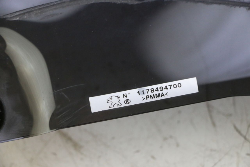 photo de PARABRISAS PEUGEOT SATELIS 125 (2013 - 2018) - Características distintivas