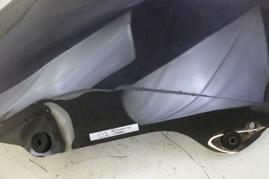 photo de PARABRISAS PEUGEOT SATELIS 125 (2013 - 2018) - Zoom sobre los componentes