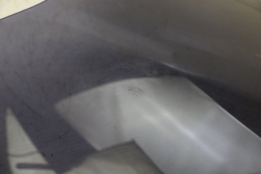 photo de PARABRISAS PEUGEOT SATELIS 125 (2013 - 2018) - Primer plano de alta resolución