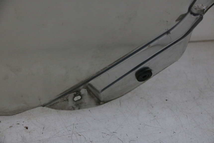 photo de PARABRISAS PEUGEOT SATELIS 125 (2006 - 2009) - Características distintivas