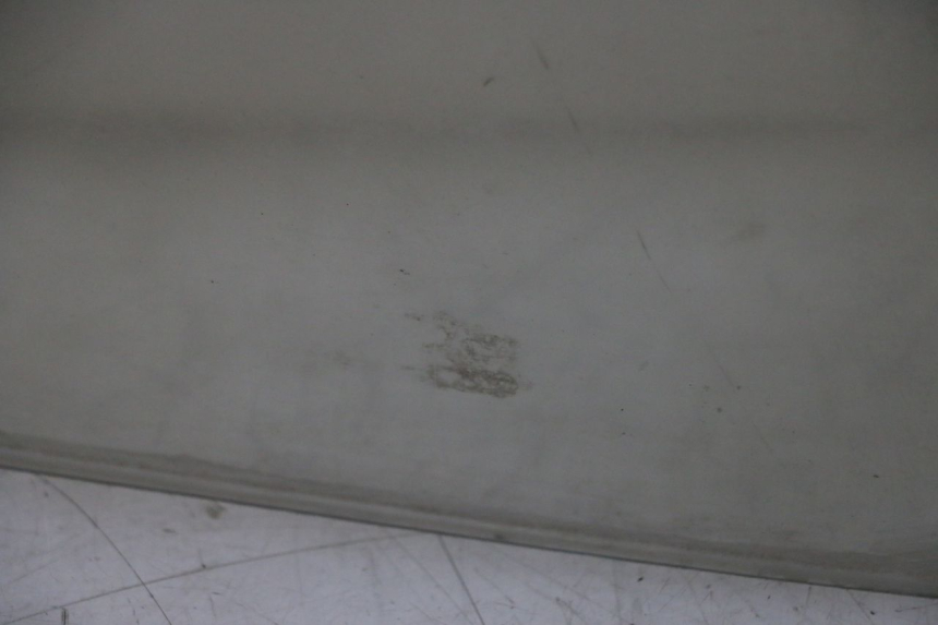 photo de PARABRISAS PEUGEOT SATELIS 125 (2006 - 2009) - Zoom sobre los componentes